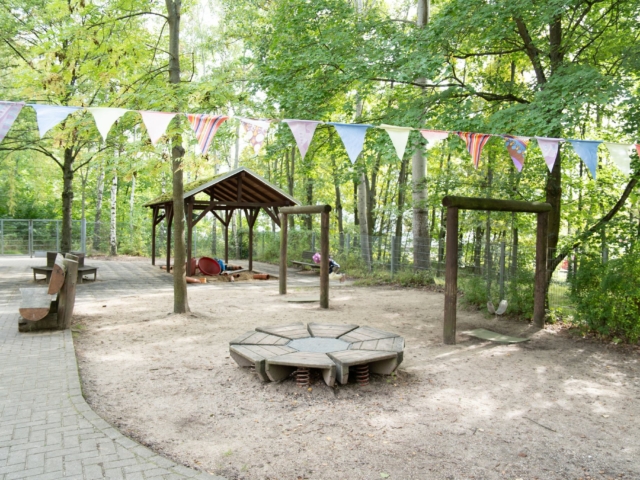 JUL Kitas in Thüringen - Naturkindergarten Schöndorf - Liebevoller und kompetenter Kindergarten in Weimar